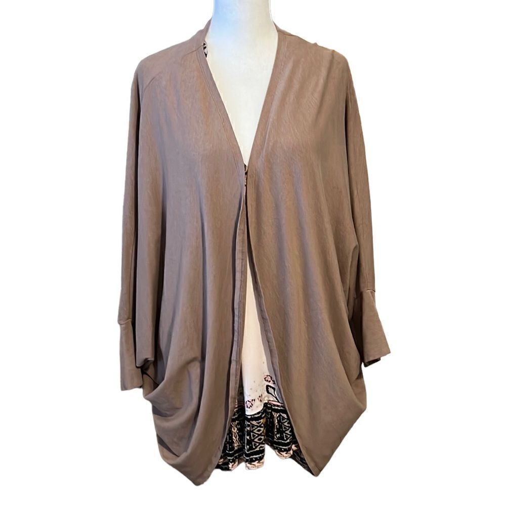 Wonderlush szM batwing cocoon knit tan cardigan GUC 1 small hole at back neck
